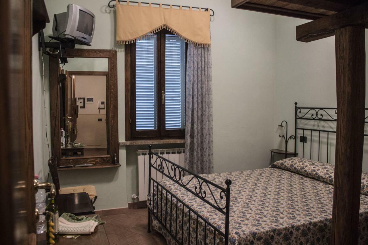Angolo Del Gelsomino Castel Ritaldi Buitenkant foto